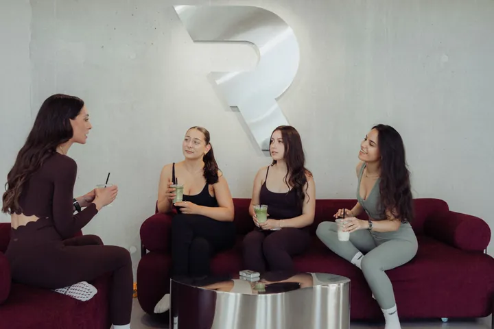Membres REEFORM réunies au lounge du club