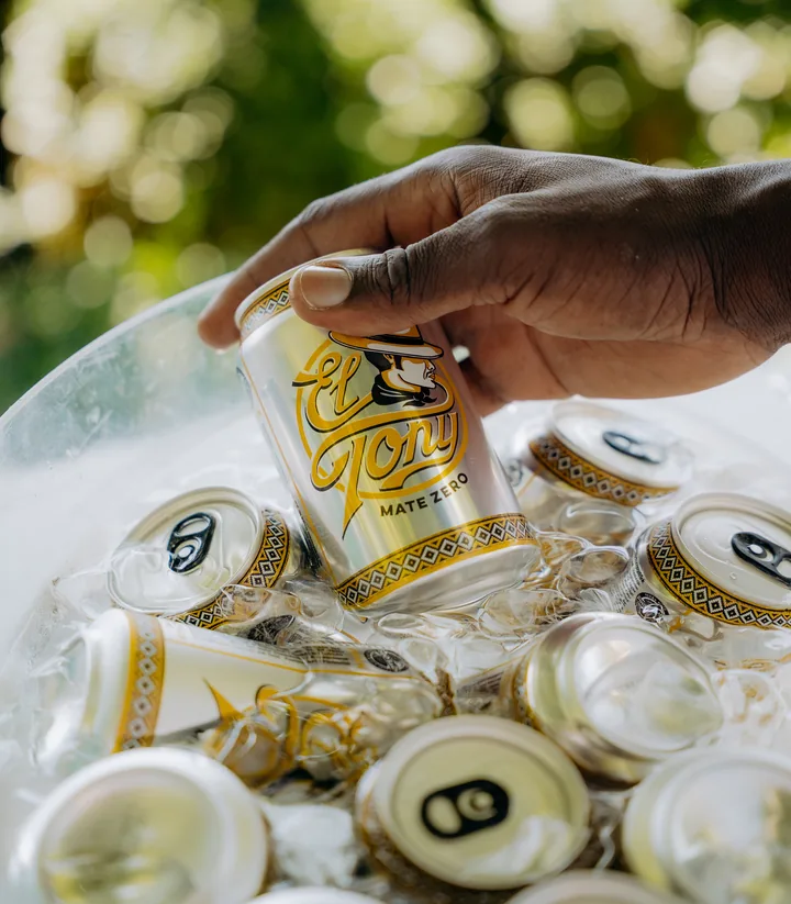 REEFORM x BWA au Domaine du Clos de la République, Épesses — boissons El Tony Mate au frais