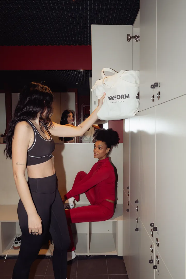 Membres dans les vestiaires du club REEFORM